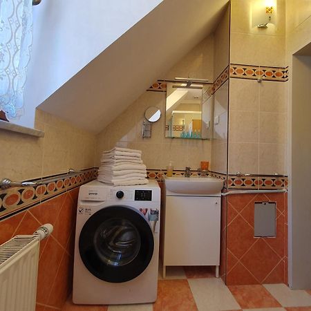 Spacious 2-Bedroom Apartment Zabjak With Ac Tour As Lublaň Exteriér fotografie