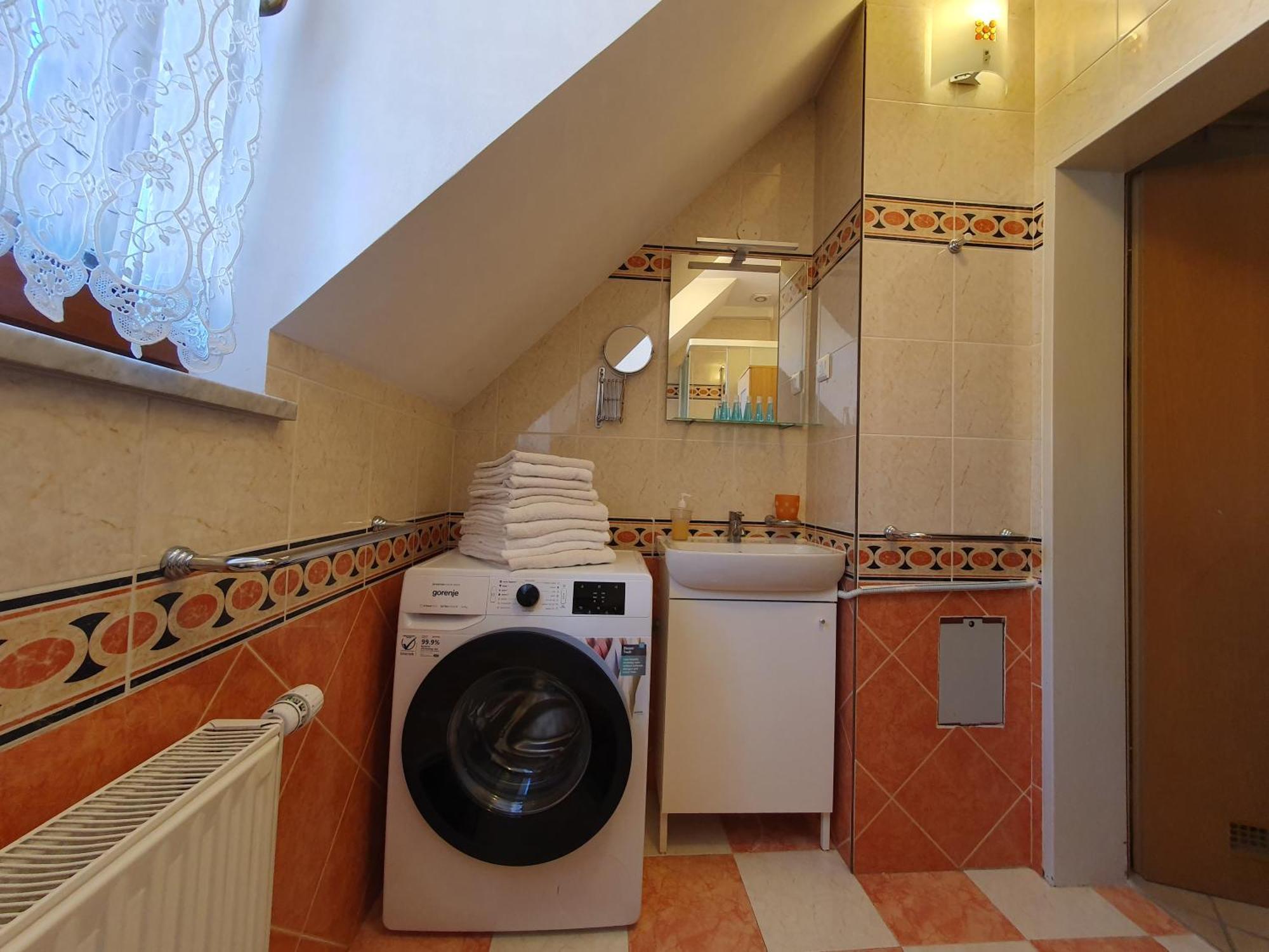 Spacious 2-Bedroom Apartment Zabjak With Ac Tour As Lublaň Exteriér fotografie
