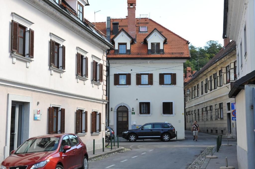 Spacious 2-Bedroom Apartment Zabjak With Ac Tour As Lublaň Exteriér fotografie
