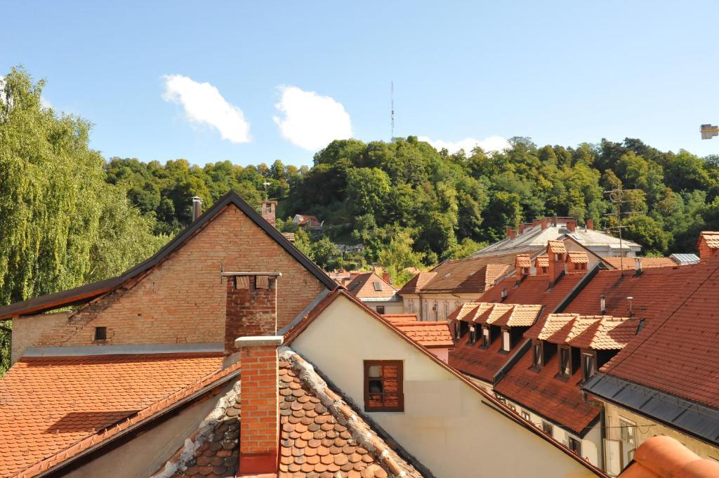 Spacious 2-Bedroom Apartment Zabjak With Ac Tour As Lublaň Exteriér fotografie
