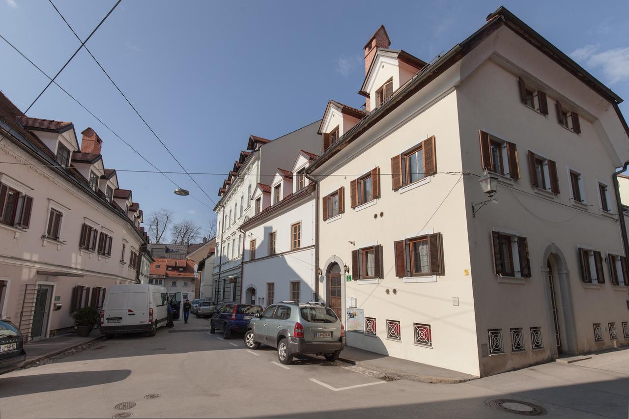 Spacious 2-Bedroom Apartment Zabjak With Ac Tour As Lublaň Exteriér fotografie
