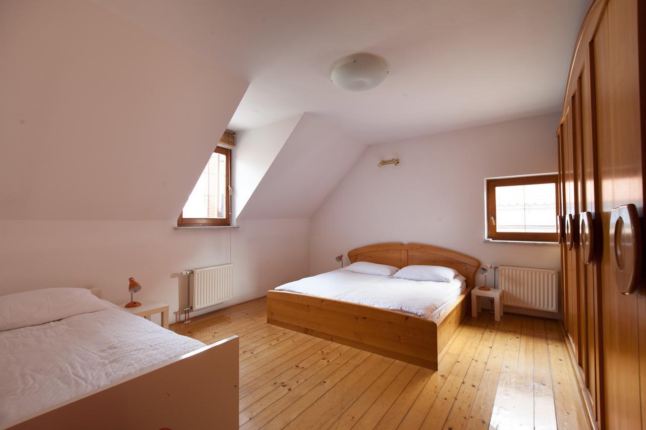 Spacious 2-Bedroom Apartment Zabjak With Ac Tour As Lublaň Exteriér fotografie