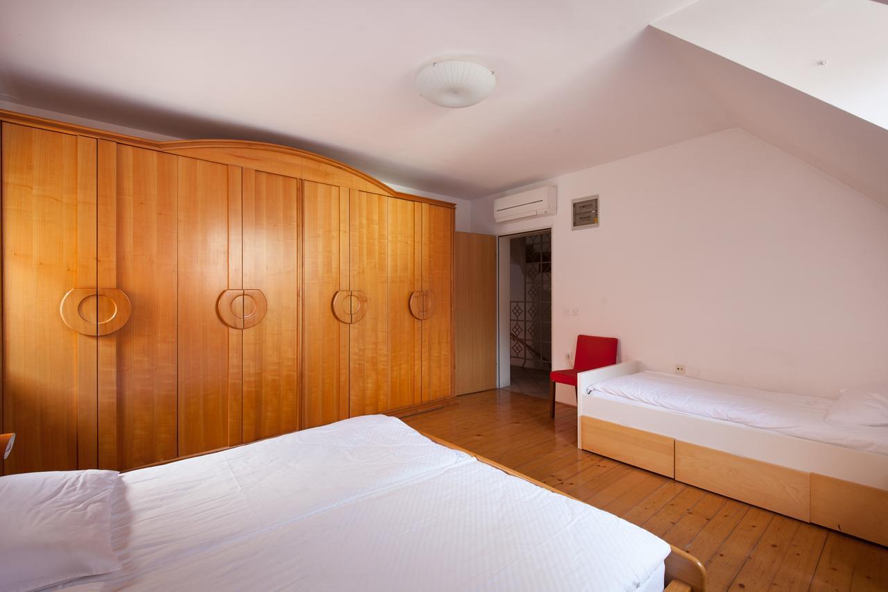 Spacious 2-Bedroom Apartment Zabjak With Ac Tour As Lublaň Exteriér fotografie