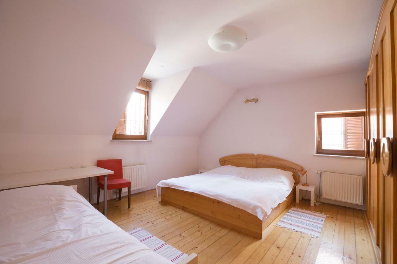 Spacious 2-Bedroom Apartment Zabjak With Ac Tour As Lublaň Exteriér fotografie